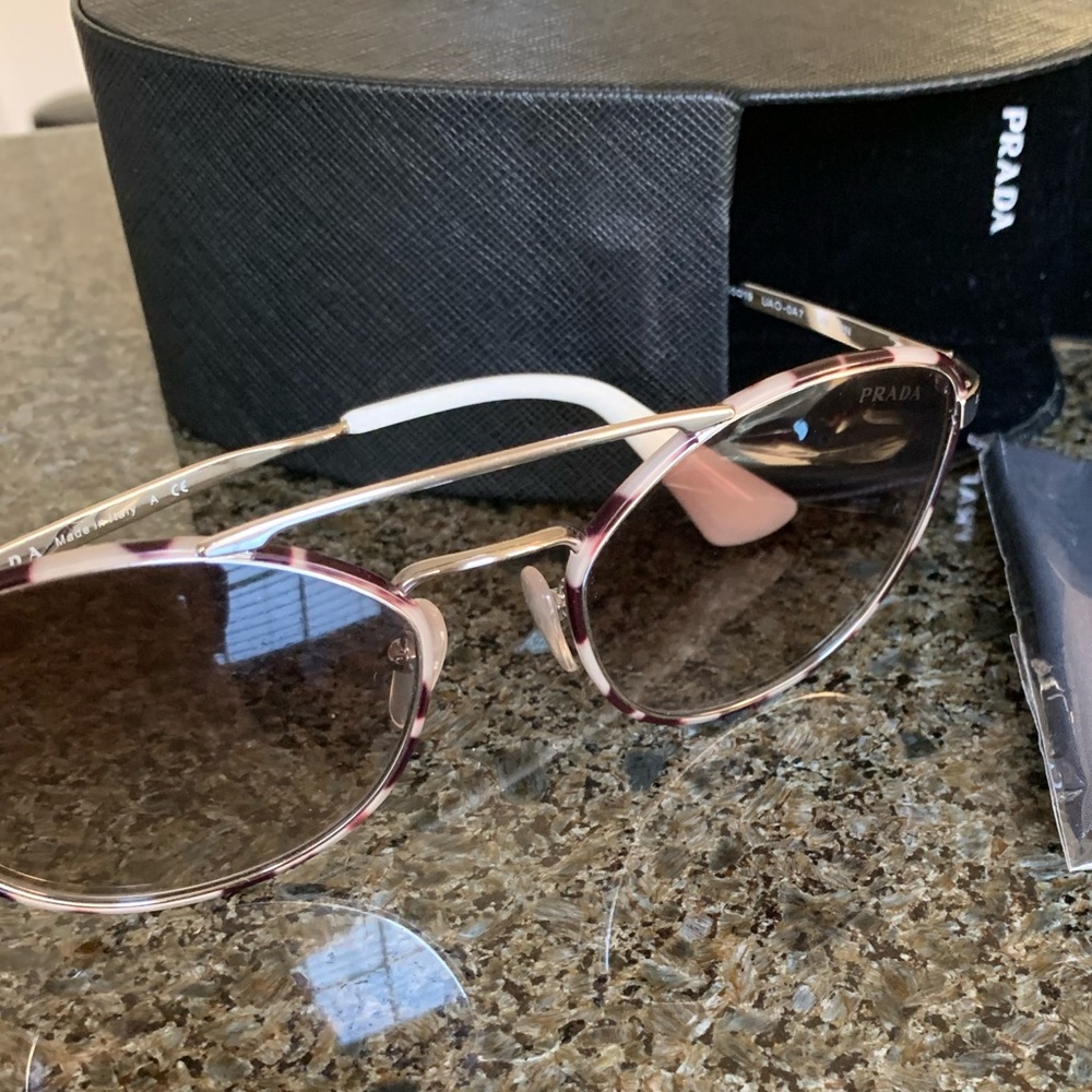 Prada Sunglasses / Navigator PR 63TS White/Grey Gradient
